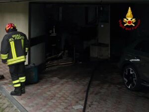 Tradate: Incendio in un box di via Milani, nessun ferito