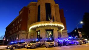 Varese: In Questura con un coltello, denunciato
