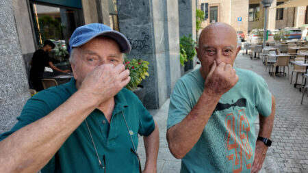 Varese: Odore di fogna in piazza, “Non se ne può più”