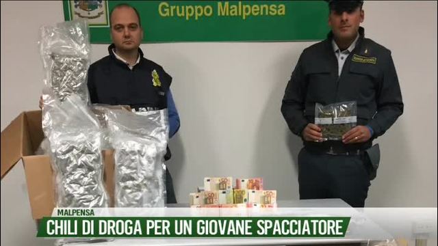 Chili di droga per un giovane spacciatore