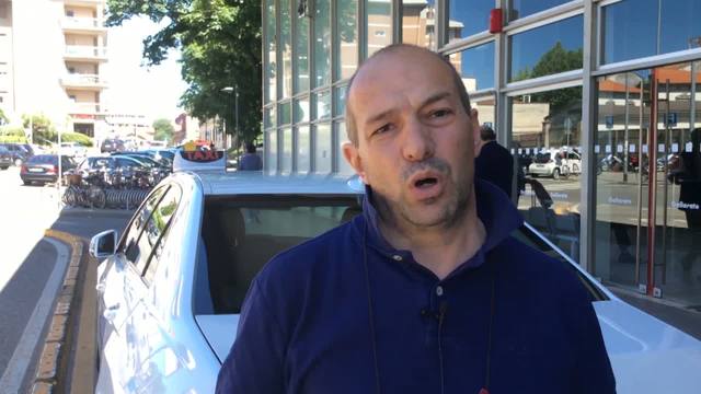 Finti taxisti si fanno "pagare in natura"