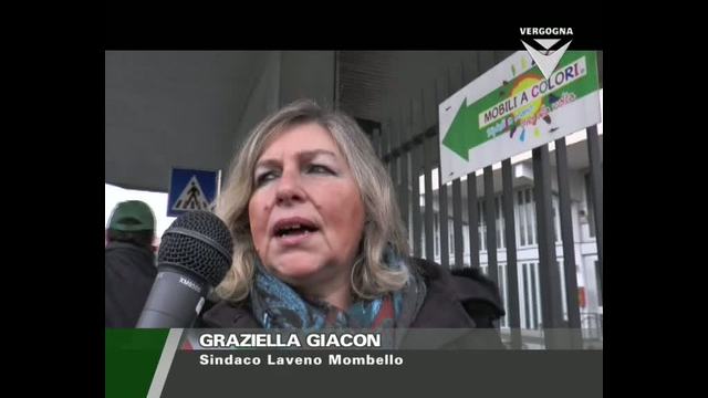 In piazza per le poste