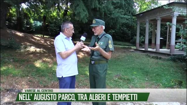 Nell'augusto parco,
tra alberi e tempietti