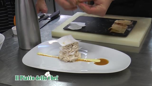 Un dolce adatto ai celiaci:sifonata di castagne con salsa di cachi e pan ostia